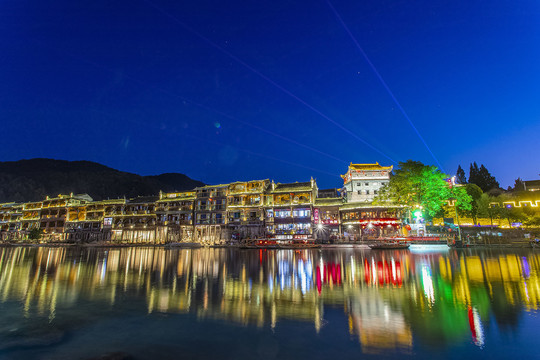 凤凰古城北门夜景