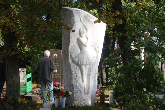 莫斯科新圣女公墓乌兰诺娃墓