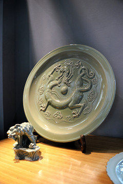 耀州窑陶瓷盘子