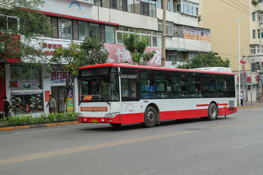 公共汽车公交车