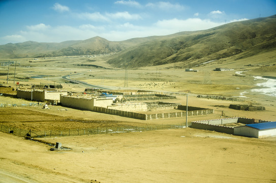 藏北大山脚下的村落