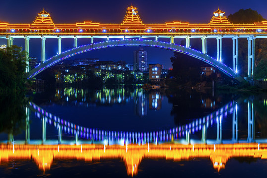 三江风雨桥夜景