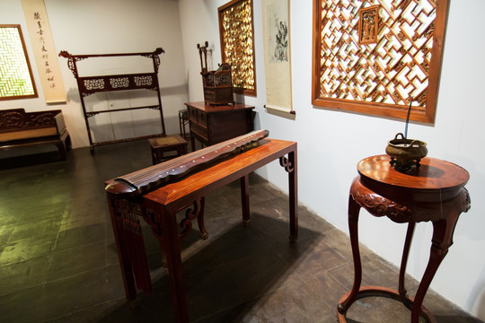 上海博物馆黄花梨木两卷角牙琴桌