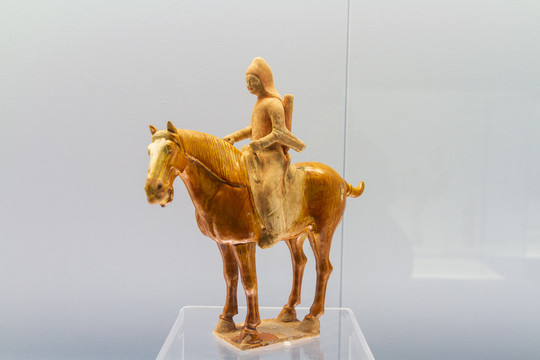 上海博物馆唐代彩色釉陶骑马女俑