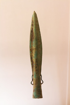 上海博物馆战国虎纹矛