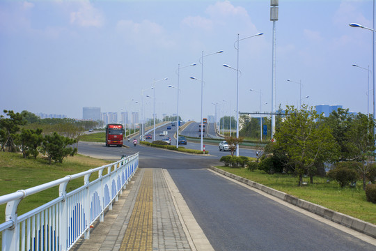 進入的城市主要道路