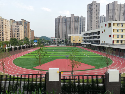 完工的文津小学运动场