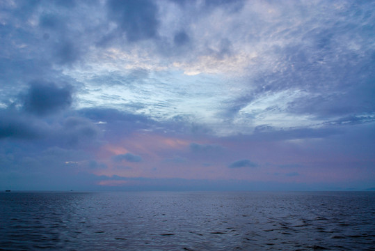 海上晨曦