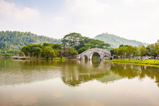 顺峰山公园三孔桥