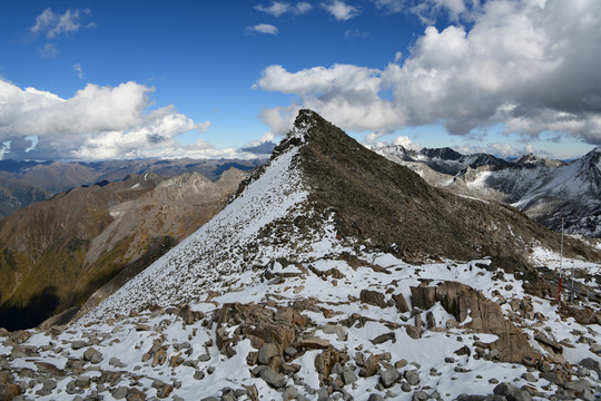 雪山云海