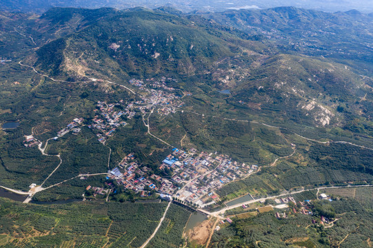 航拍家乡的山村