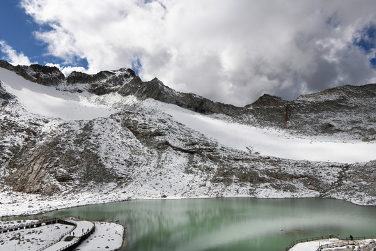 达古冰山泪湖