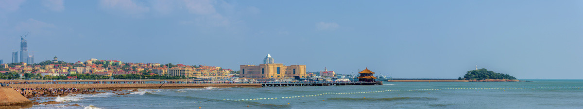 山东青岛标志性建筑栈桥全景