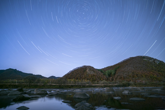 山谷夜色