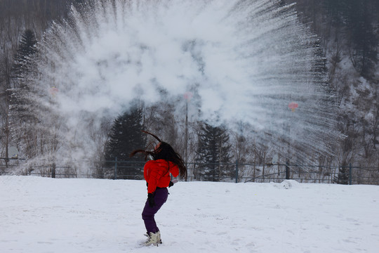 雪乡泼水成冰