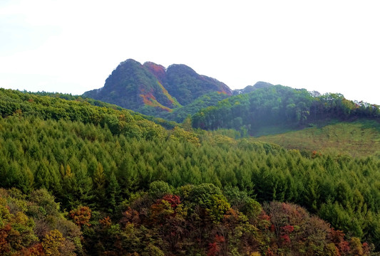 崇山峻岭