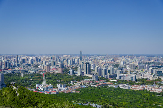 千佛山顶俯瞰济南