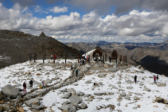 达古冰山