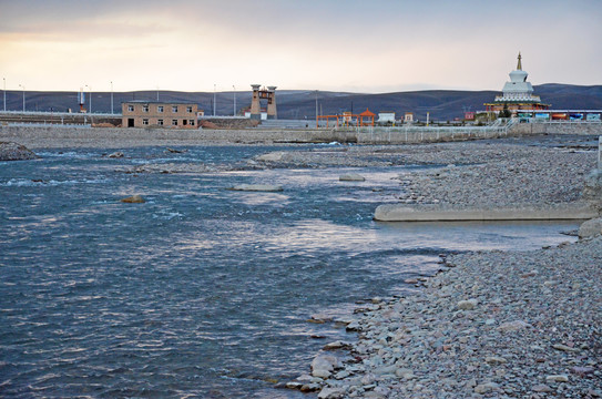 青海湖沙柳河