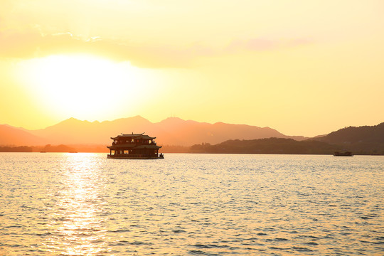 西湖夕阳美景