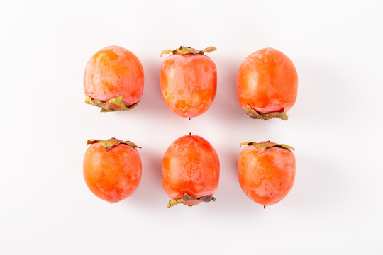 新鲜长柿子