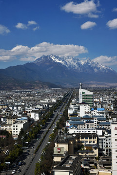 丽江玉龙雪山城市风光