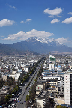 丽江玉龙雪山城市风光