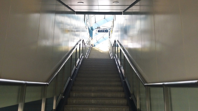 地铁楼梯