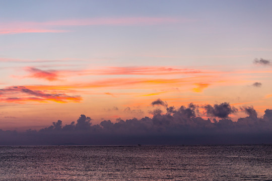 海上日出