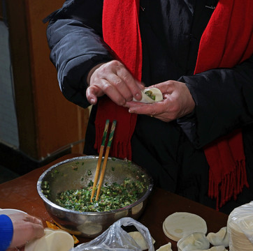 包饺子