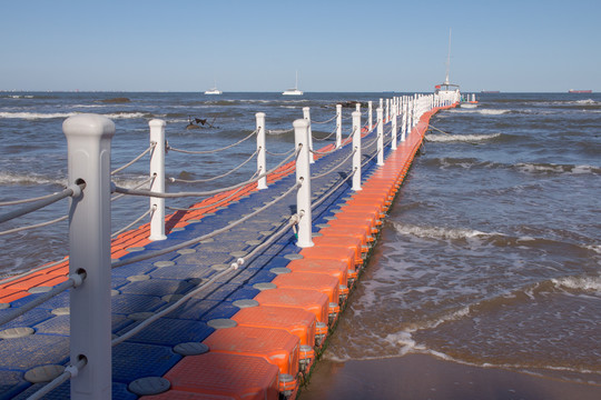 海洋塑料浮桥