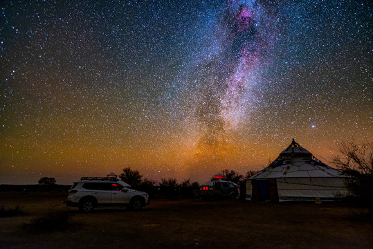 达里诺尔湖星空