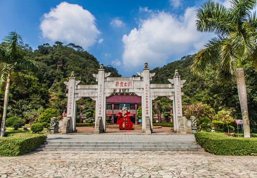 广东清远飞霞山牌坊