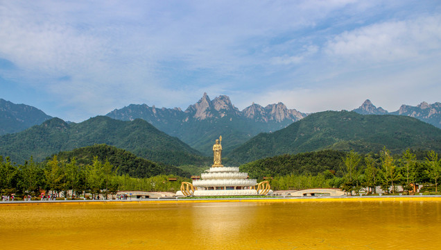 九华山地藏圣像景区放生池