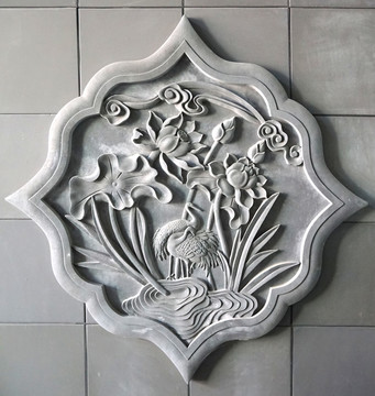 荷花仙鹤砖墙雕塑