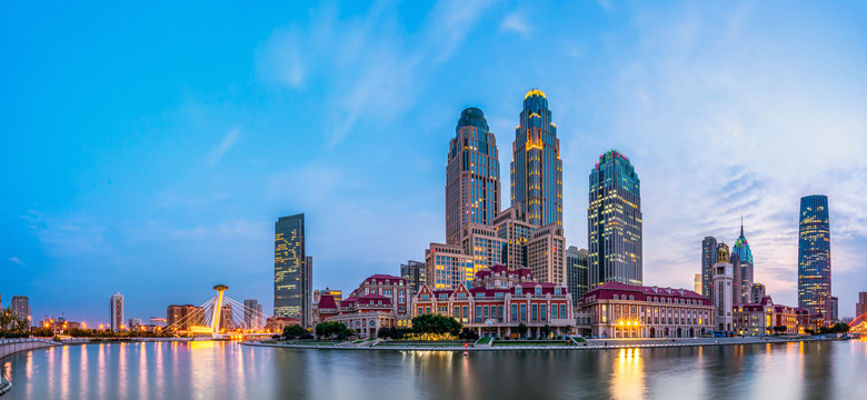 天津津湾广场城市夜景