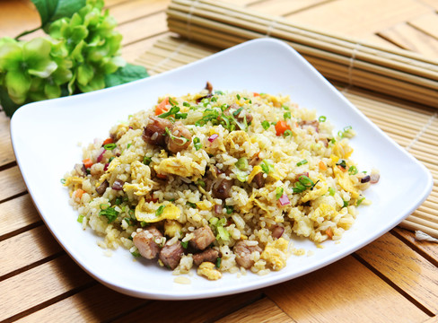 日式牛肉粒蛋炒饭