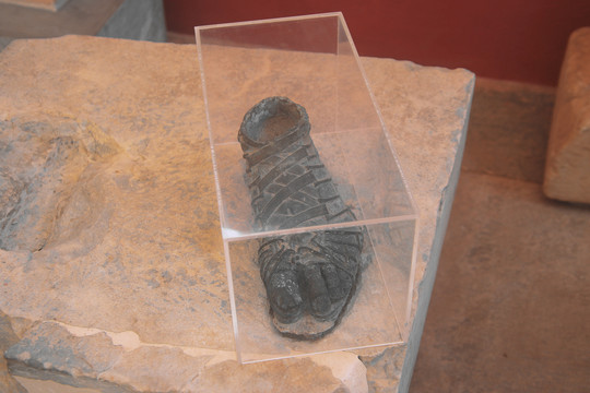 提洛岛考古博物馆青铜脚