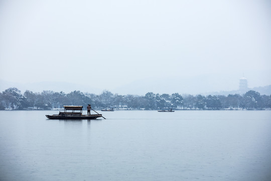 西湖雷峰塔雪景