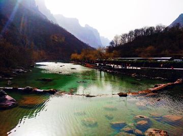 山间流水