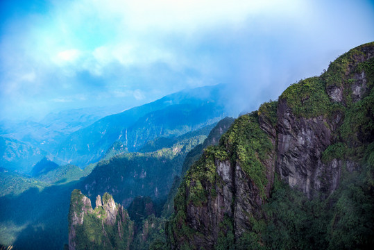 湖南莽山山崖