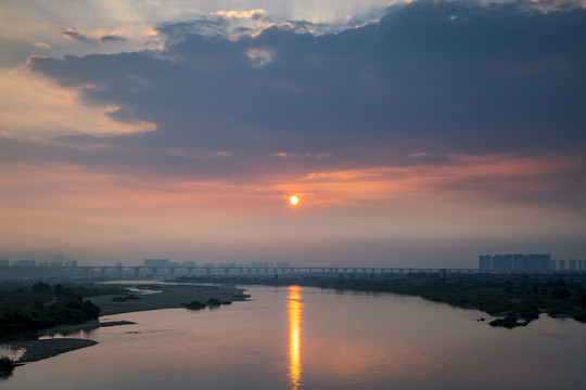 渭河日出
