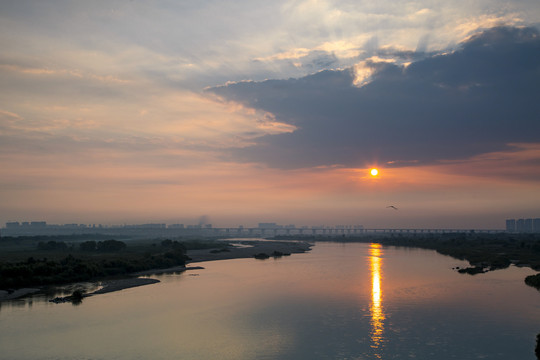 渭河日出