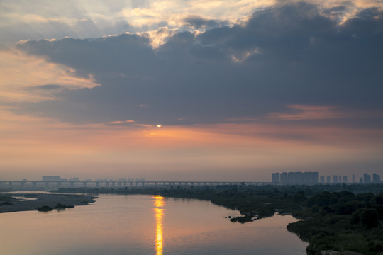渭河日出