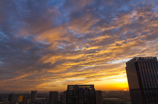 城市晚照