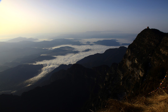 峨眉山日出