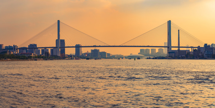 城市跨江大桥