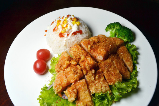 酥脆鸡排饭