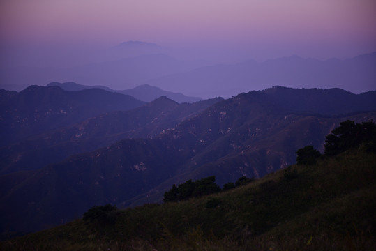 黎明时的山川