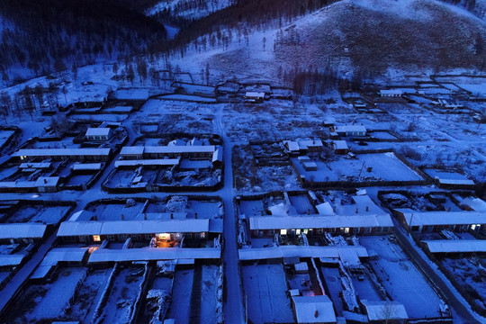 大兴安岭山林人家雪夜